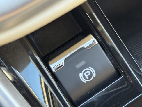 Certified 2025 Subaru Legacy Limited image 29