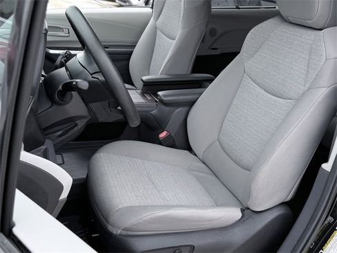 Certified 2024 Toyota Sienna LE image 24