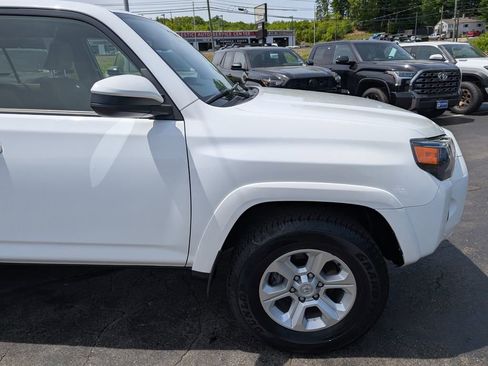 Used 2024 Toyota 4Runner SR5 AWD/4WD image 10