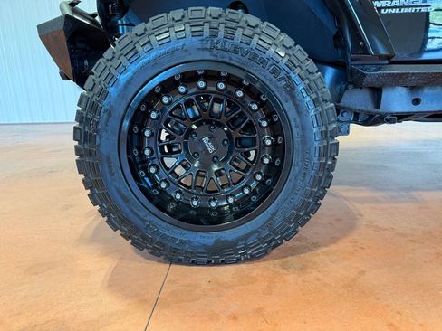 Used 2014 Jeep Wrangler Unlimited Sahara image 11