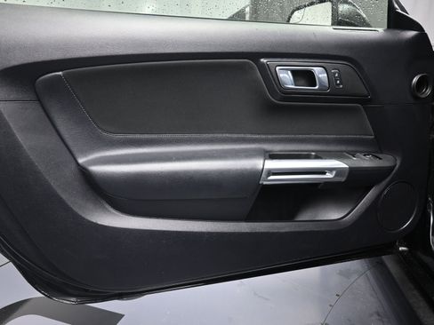 Used 2018 Ford Mustang Coupe image 12