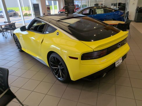Used 2024 Nissan Z Performance w/ Floor Mat Package RWD image 7