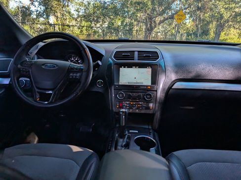 Used 2017 Ford Explorer XLT w/ Equipment Group 202A image 11