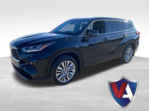 Used 2024 Toyota Highlander Platinum image 1