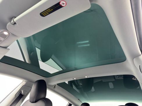 Used 2019 Tesla Model 3 Standard Range Plus image 11