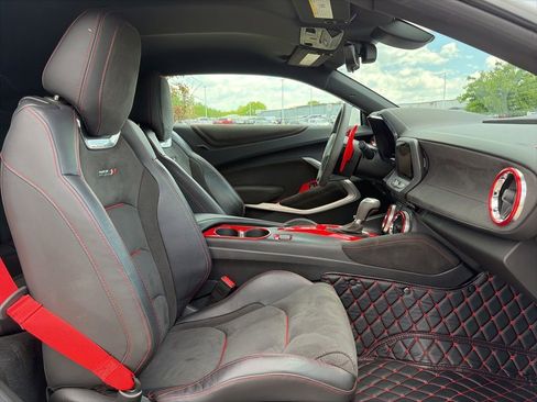 Used 2019 Chevrolet Camaro ZL1 RWD image 30