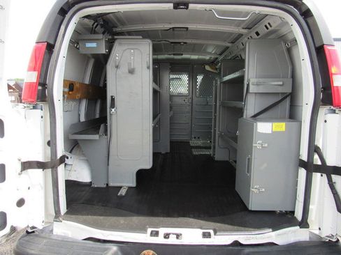 Used 2015 Chevrolet Express 2500 RWD image 21