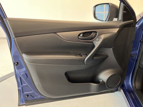 Used 2022 Nissan Rogue Sport S image 26