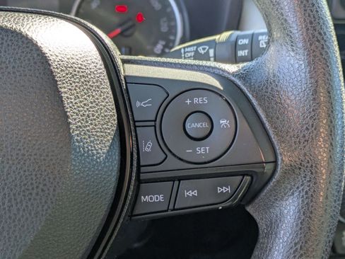 Used 2021 Toyota RAV4 XLE image 17