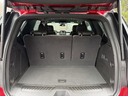 Used 2024 GMC Yukon SLT w/ SLT Luxury Package image 42