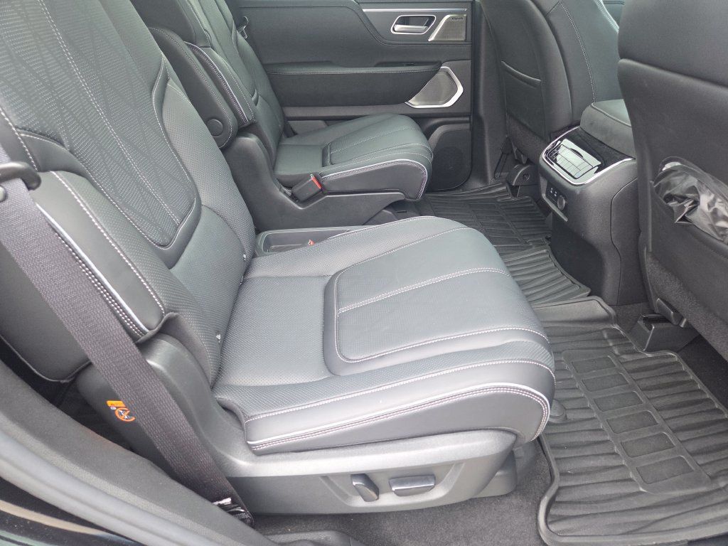 Used 2025 INFINITI QX80 Sensory AWD/4WD image 5
