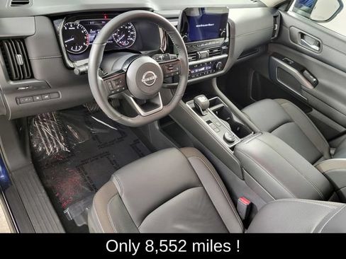 Used 2025 Nissan Pathfinder SL AWD/4WD image 12