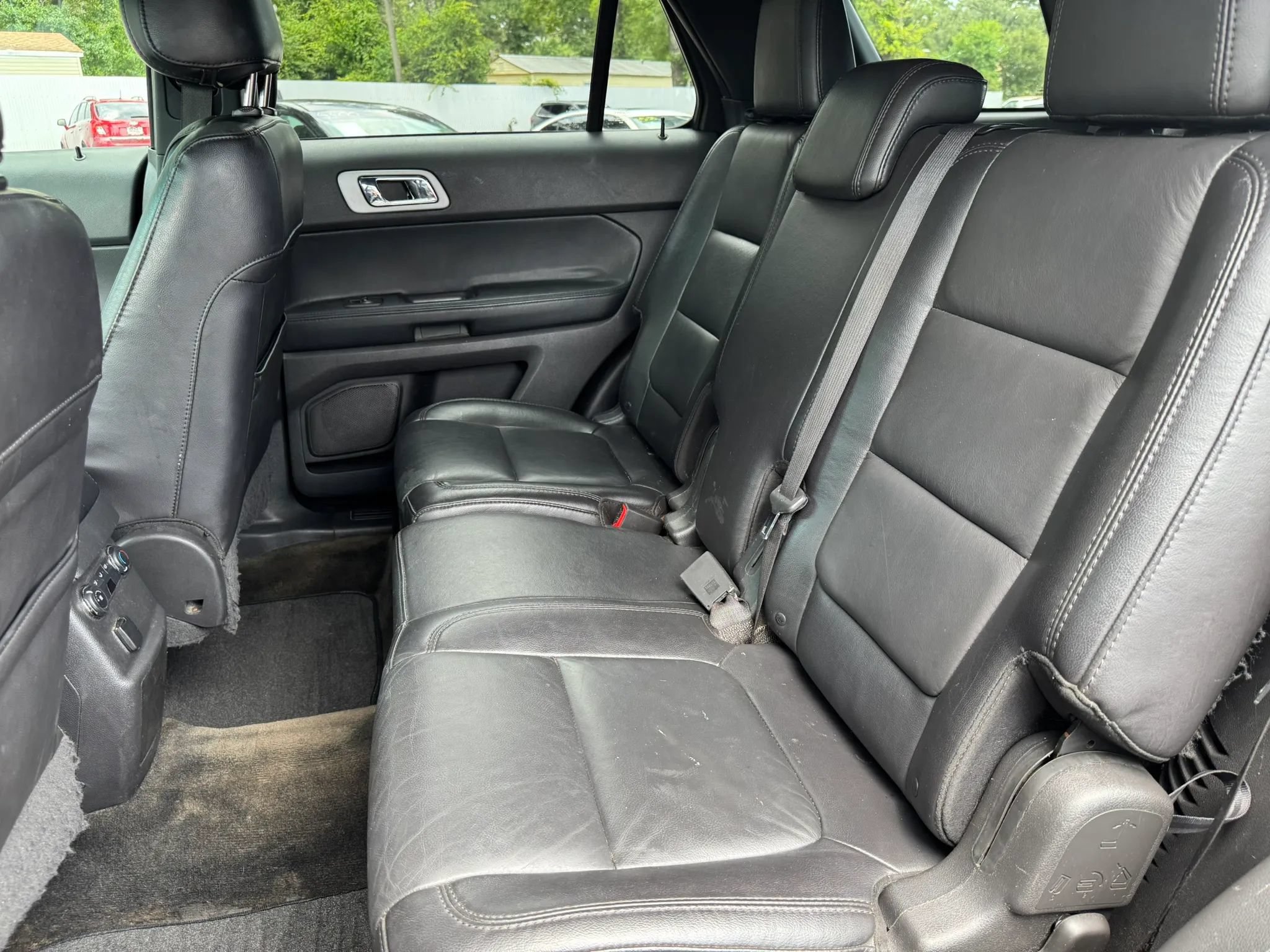 Used 2015 Ford Explorer XLT w/ Equipment Group 202A FWD image 12