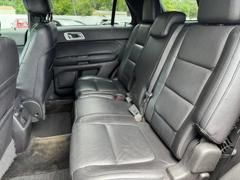 Used 2015 Ford Explorer XLT w/ Equipment Group 202A FWD image 12