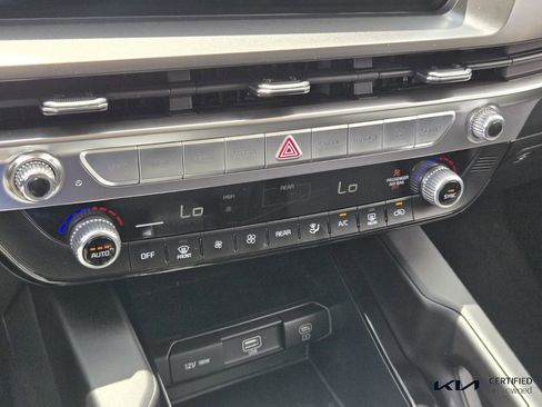 Certified 2025 Kia Telluride LX image 24