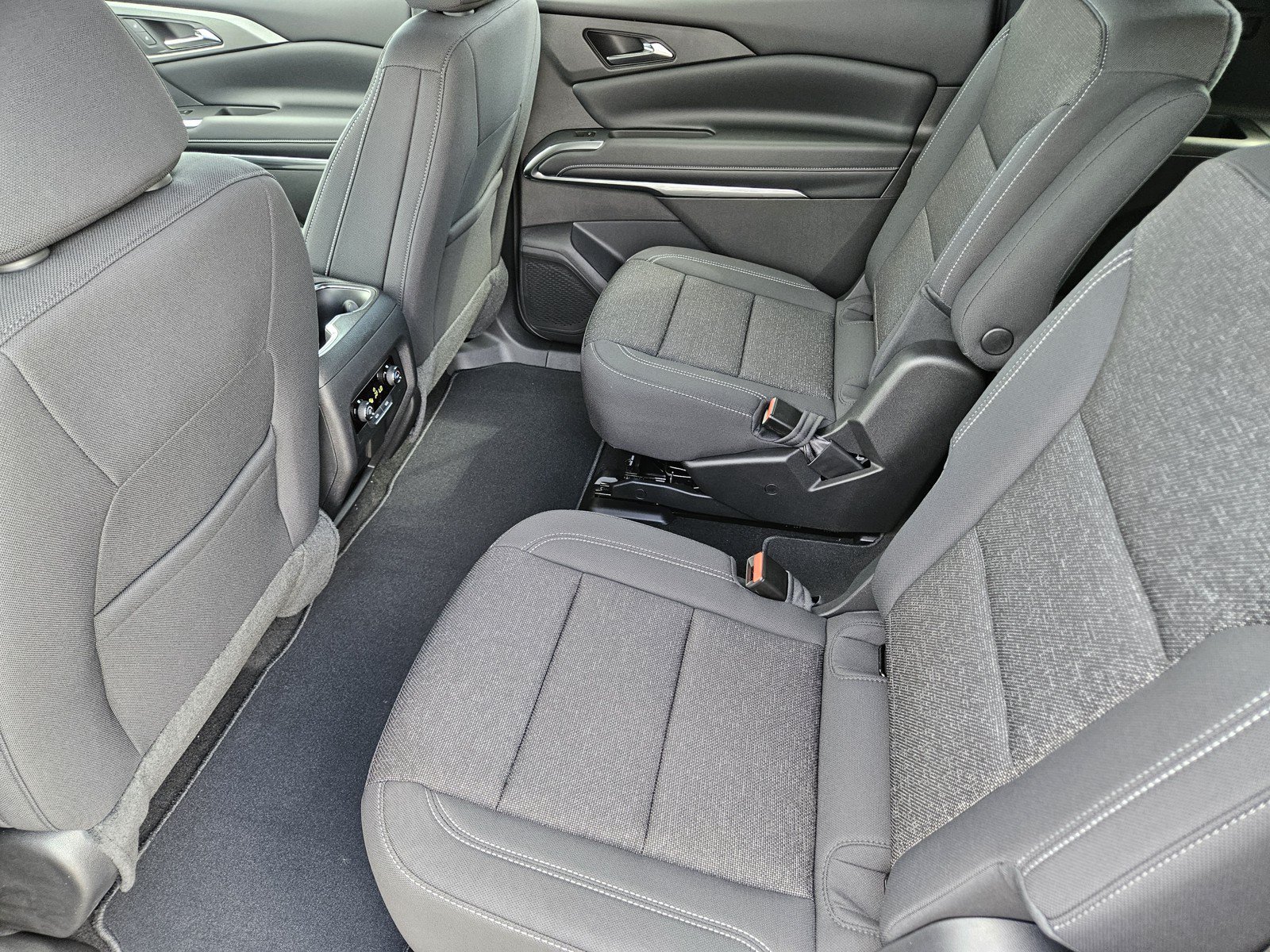 New 2027 Chevrolet Traverse LT w/ Driver Confidence Package FWD image 19