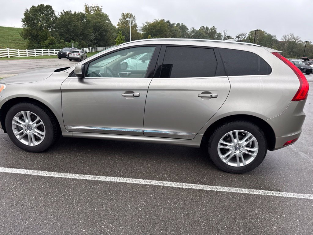 Used 2016 Volvo XC60 T5 Premier w/ Climate Package AWD/4WD image 4