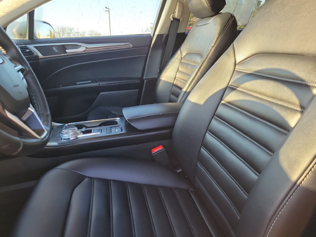 Used 2019 Ford Fusion SEL FWD image 17