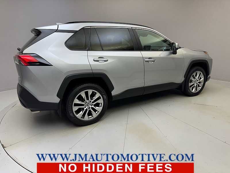 Used 2021 Toyota RAV4 XLE Premium AWD/4WD image 5