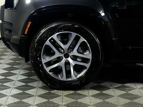 New 2026 Land Rover Defender 110 X-Dynamic SE image 14