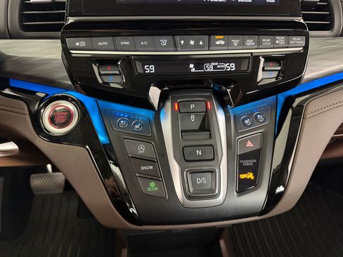 Used 2025 Honda Odyssey Elite image 14