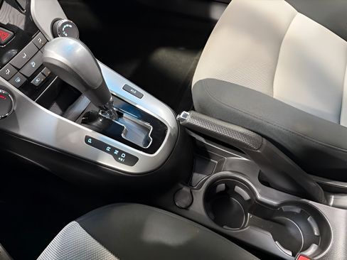 Used 2012 Chevrolet Cruze LS FWD image 19
