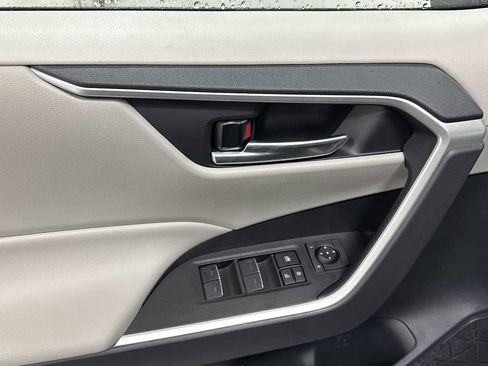 New 2025 Toyota RAV4 XLE image 15