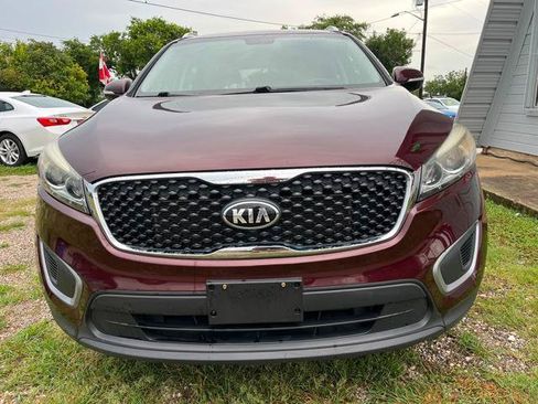 Used 2017 Kia Sorento FWD w/ LX Convenience Package image 3