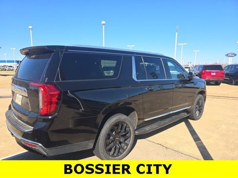 Used 2022 GMC Yukon XL SLT w/ SLT Premium Package image 4