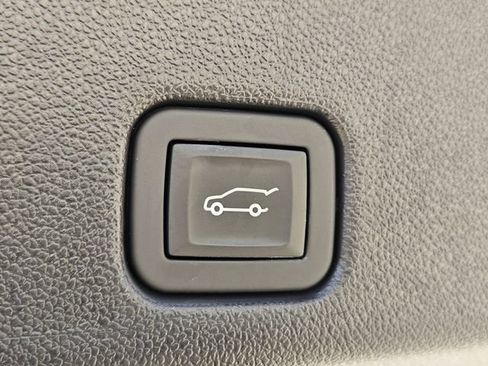 Used 2026 Chevrolet Traverse LT AWD/4WD image 17