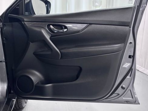 Used 2018 Nissan Rogue S AWD/4WD image 20