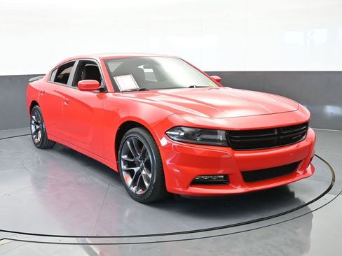 Used 2019 Dodge Charger SXT image 9