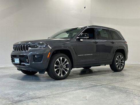 New 2025 Jeep Grand Cherokee Overland w/ Adv Protech Group III image 2
