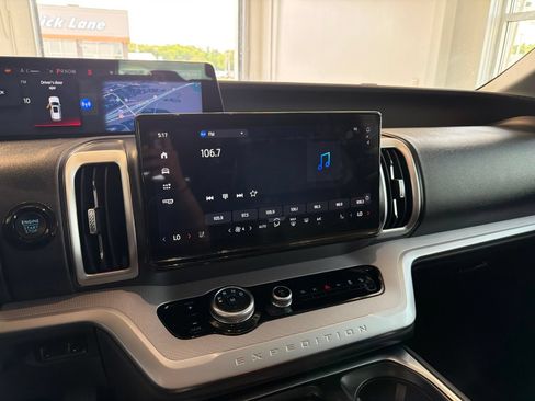 Used 2025 Ford Expedition Max Active AWD/4WD image 32