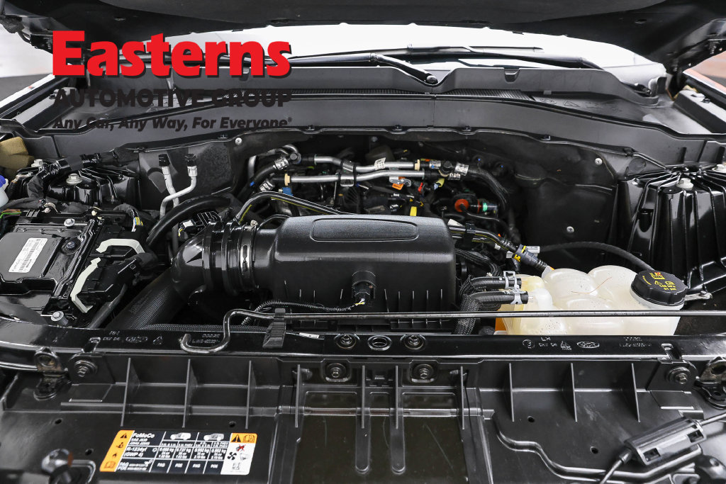 Used 2022 Ford Explorer XLT w/ Equipment Group 202A AWD/4WD image 8