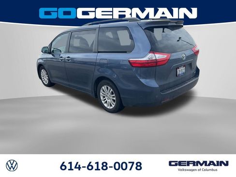 Used 2017 Toyota Sienna XLE Premium image 5