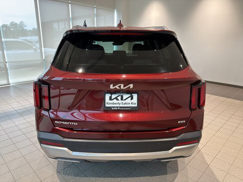 Certified 2025 Kia Sorento S AWD/4WD image 4