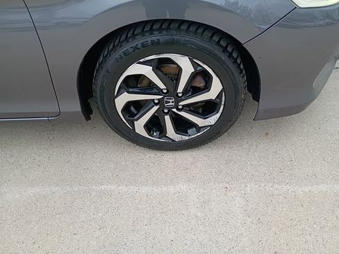 Used 2017 Honda Accord EX-L image 18