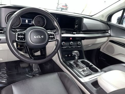 Used 2024 Kia Carnival LX image 18