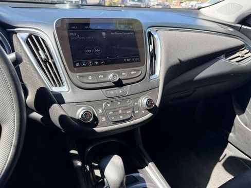 Used 2021 Chevrolet Malibu LT FWD image 22