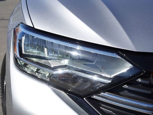 Used 2023 Volkswagen Jetta Sport image 3