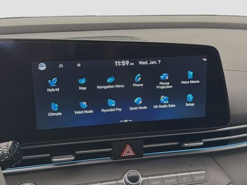 Used 2025 Hyundai Elantra SEL image 16