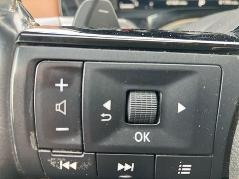 Used 2023 Nissan Pathfinder Platinum AWD/4WD image 17
