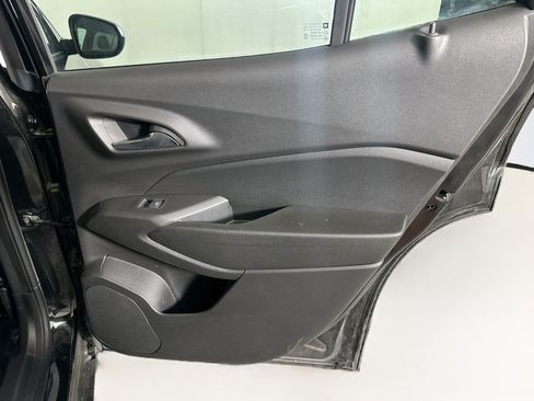Used 2025 Chevrolet Trax LT w/ LT Convenience Package FWD image 27