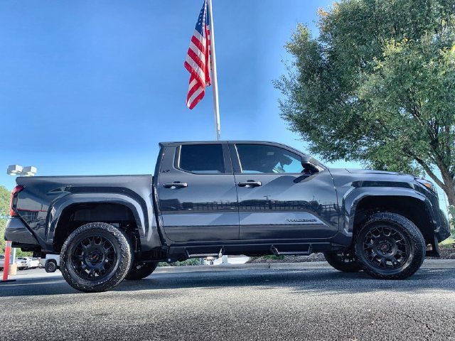 Used 2025 Toyota Tacoma SR5 AWD/4WD image 9