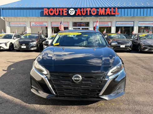 Used 2024 Nissan Altima 2.5 SV FWD image 3