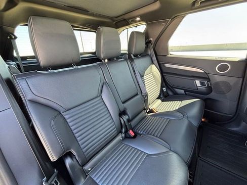 Certified 2025 Land Rover Discovery Dynamic SE AWD/4WD image 17