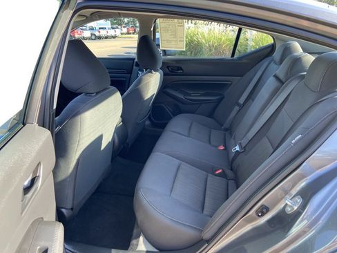 Used 2025 Nissan Altima 2.5 SV FWD image 47