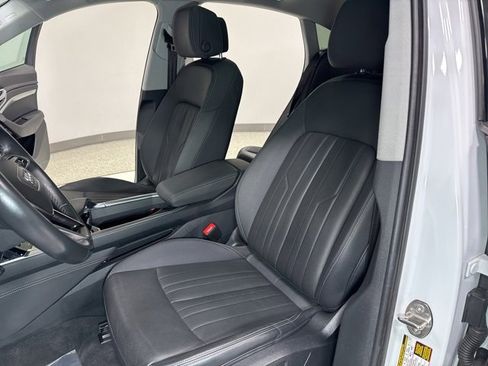 Used 2022 Audi e-tron Premium Plus w/ Premium Plus Package image 14