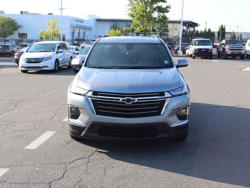 Used 2023 Chevrolet Traverse LT FWD image 3